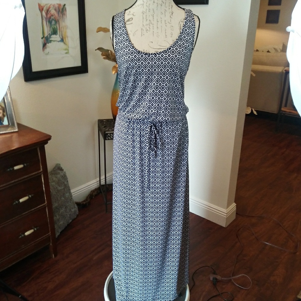 Banana Republic Blk/Wht Pattern MaxDress. Sz. Med.